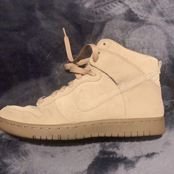 Nike Shoes - Nike suede sneakers